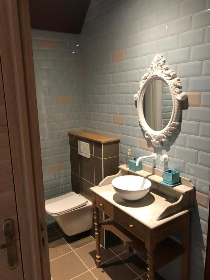 Chambres Au Chateau Du Mouillat Saint-Clair-de-la-Tour Eksteriør billede