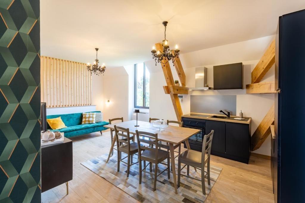 Chambres Au Chateau Du Mouillat Saint-Clair-de-la-Tour Eksteriør billede