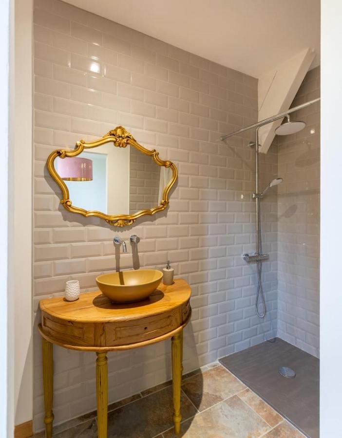 Chambres Au Chateau Du Mouillat Saint-Clair-de-la-Tour Eksteriør billede